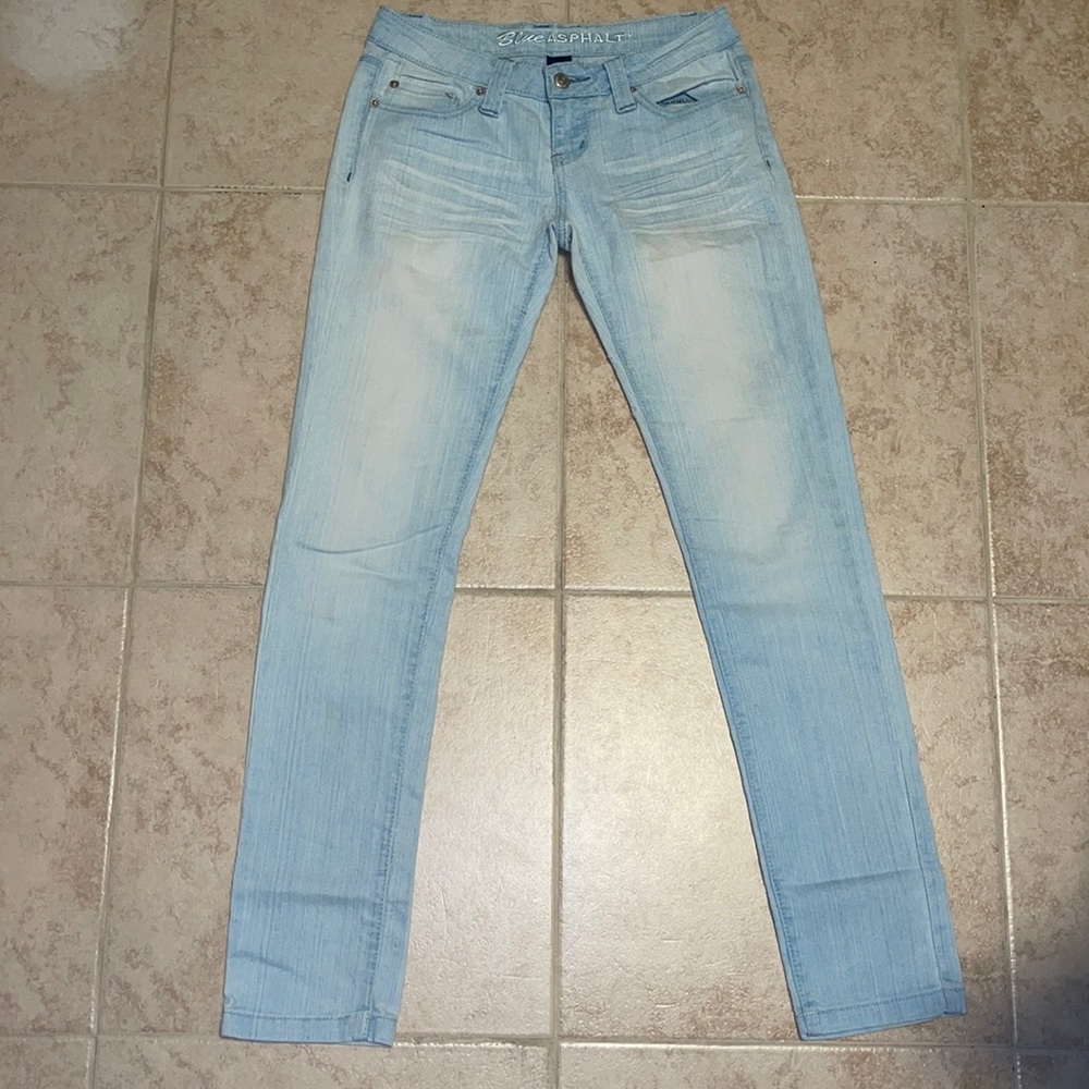 Light washed straight cut jeans